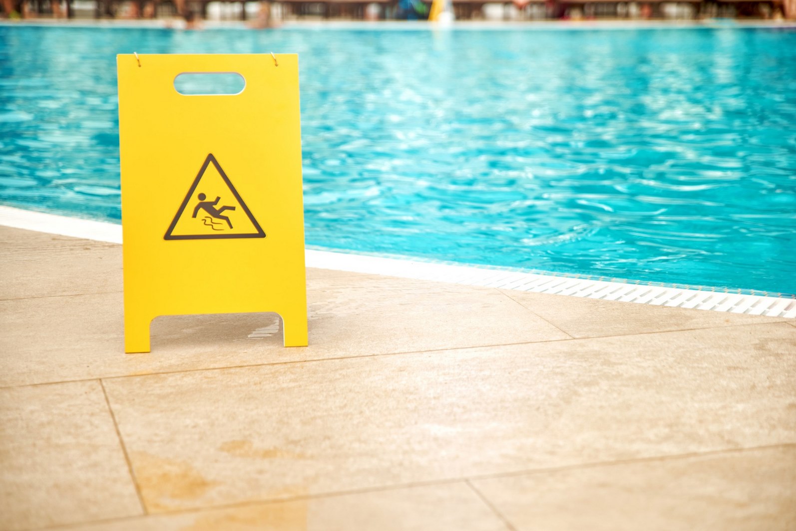 mise en sécurité de piscine : attention aux glissades mise en sécurité de piscine : attention aux glissades